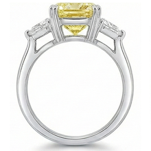 Afbeelding in Gallery-weergave laden, Gele Kanarie Diamant Radiant Trilogie Ring in 14 Karaat Witgoud – bovenaanzicht
