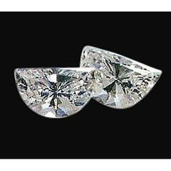 Paar losse, natuurlijke, uit de aarde gedolven halfmaanvormige diamanten – 1,50 karaat (2 x 0,75 karaat), F VS1