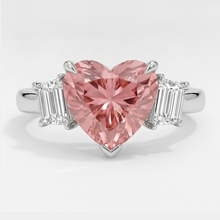 Afbeelding in Gallery-weergave laden, Padparadscha saffier ring 3,6 karaat natuurlijke hartvorm en witte baguette driesteens platina
