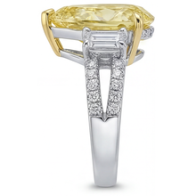 Afbeelding in Gallery-weergave laden, Kanariegele Diamant 3-Steens Ring 4-karaat Bicolor 14K Goud – hoekaanzicht
