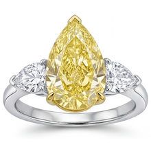 Afbeelding in Gallery-weergave laden, Kanariegele Diamant Druppelvormig Drie-Steen Ring in Bicolor 14K Goud – vooraanzicht
