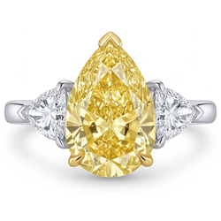 Verfijnd Drie-Steen Ring met VVS Kanariegele Diamant – 3 karaat