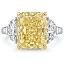 Afbeelding in Gallery-weergave laden, Kanariegele Diamant Radiant Drie-Steen Ring in Tweekleurig 14K Goud – hoofdaanzicht
