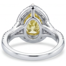 Afbeelding in Gallery-weergave laden, Kanariegele Diamant Halo Ring 1,50-karaat Bicolor 14K Goud – hoekaanzicht
