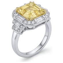 Afbeelding in Gallery-weergave laden, Kanariegele Diamant Asscher Slijpvorm Halo Verlovingsring in Tweekleurig 14K Goud – hoekaanzicht
