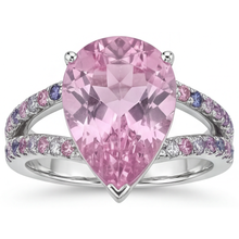 Afbeelding in Gallery-weergave laden, Kunzite Solitaire met Zijstenen – bovenaanzicht
