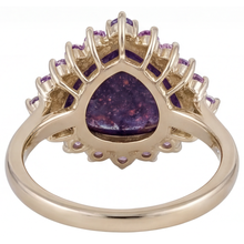 Afbeelding in Gallery-weergave laden, Lolite Sunstone Trilliant Sieraadsteen Ring in 14 Karaat Geelgoud – zijaanzicht
