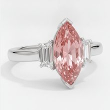 Afbeelding in Gallery-weergave laden, Perzikkleurige saffier 3,1 karaat echte marquise padparadscha en witte baguette driesteenring platina

