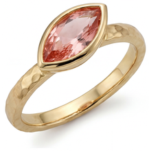Afbeelding in Gallery-weergave laden, Perziksaffier verlovingsring 2 karaat natuurlijke marquise padparadscha lunette solitair 14k geelgoud
