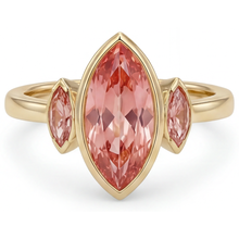 Afbeelding in Gallery-weergave laden, Perzikkleurige saffier verlovingsring 3 karaat echte marquise padparadscha lunette drie stenen 14k geelgoud
