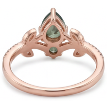 Afbeelding in Gallery-weergave laden, Peervormig Moss Agate ring in 14K Rosé Goud – profielaanzicht
