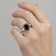 Afbeelding in Gallery-weergave laden, 14k Witgouden ring met zwarte diamant 3,6 karaat natuurlijk ovaal baguette drie stenen
