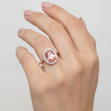 Afbeelding in Gallery-weergave laden, Ring met perziksaffier 2,8 karaat natuurlijke ovale padparadscha Halo gladde band 14k Roségoud
