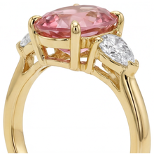 Afbeelding in Gallery-weergave laden, Perzikkleurige saffier 2,9 karaat echte ovale padparadscha ring met drie stenen 14K geelgoud
