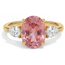 Afbeelding in Gallery-weergave laden, Perzikkleurige saffier 2,9 karaat echte ovale padparadscha ring met drie stenen 14K geelgoud
