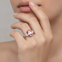 Afbeelding in Gallery-weergave laden, Padparadscha saffier ring 3,6 karaat echte ovaal en witte trapeze driesteens platina

