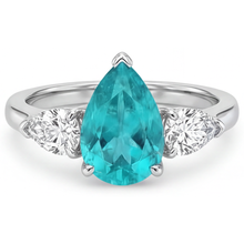 Afbeelding in Gallery-weergave laden, Paraiba Toermalijn Peervormig Drie-Steen Ring in 14K Witgoud – hoekaanzicht
