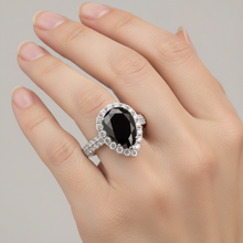 Afbeelding in Gallery-weergave laden, Zwarte diamanten ring 6 karaat natuurlijke peervorm halo 14k witgoud
