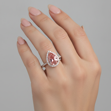 Afbeelding in Gallery-weergave laden, Verlovingsring met perzikkleurige saffier 2,8 karaat echte peervormige padparadscha halo pavé 14K roségoud

