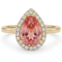 Afbeelding in Gallery-weergave laden, Ring met 2,8 karaat natuurlijke peervormige roze padparadscha saffier, halo en gladde band in 14k geelgoud
