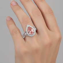 Afbeelding in Gallery-weergave laden, Padparadscha Saffier Ring 3,1 Karaat Echte Peervorm Halo Vintage 14k Witgoud
