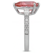 Afbeelding in Gallery-weergave laden, Perzikkleurige saffier 2,9 karaat echte peervormige Padparadscha driesteens ring 14k witgoud
