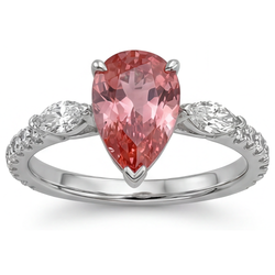 Perzikkleurige saffier 2,9 karaat echte peervormige Padparadscha driesteens ring 14k witgoud