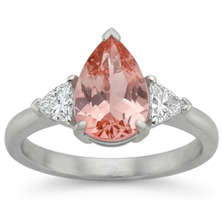 Padparadscha saffier verlovingsring 2,9 karaat echte peervorm en witte trilliant driesteens 14k goud