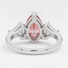 Afbeelding in Gallery-weergave laden, Platina driesteensring met 3,6 karaat echte peervormige padparadscha saffier en witte triljant
