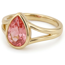 Afbeelding in Gallery-weergave laden, Perzikkleurige saffier 2 karaat echte peervormige padparadscha lunette solitairering 14k geelgoud
