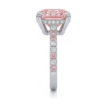 Afbeelding in Gallery-weergave laden, Jubileumring met 4,4 karaat kussengeslepen roze diamant
