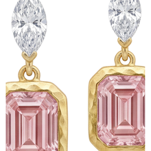 Afbeelding in Gallery-weergave laden, Roze diamanten oorhangers 4 karaat labgekweekt smaragdslijpsel lunette marquise-bovenzijde 14k geelgoud
