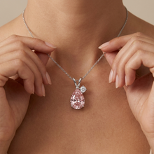 Afbeelding in Gallery-weergave laden, Collier met roze diamant van 3,15 karaat, hanger met peervormig accent op het hangoog
