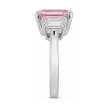 Afbeelding in Gallery-weergave laden, Ring met smaragdgeslepen roze diamant van 3,4 karaat
