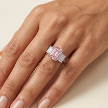 Afbeelding in Gallery-weergave laden, Smaragdgeslepen roze diamanten ring van 4 karaat
