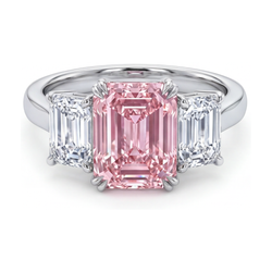 Smaragdgeslepen roze diamanten ring van 4 karaat