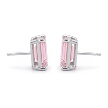 Afbeelding in Gallery-weergave laden, Roze diamant oorknopjes 3 karaat labgekweekt smaragdslijpsel 14k witgoud
