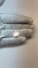 Video laden en afspelen in Gallery-weergave, Labgekweekt Diamanten Hanger Ketting Dubbele Klauw Prong Gezet 2 Karaat WG 14K
