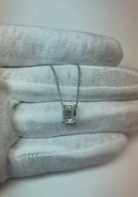 Video laden en afspelen in Gallery-weergave, 1 karaat smaragd diamanten dames ketting hanger wit goud 14K
