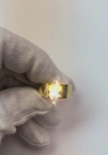 Video laden en afspelen in Gallery-weergave, Marquise 1.50 karaat diamanten solitaire verlovingsring geel goud
