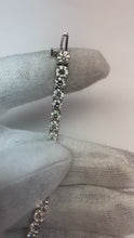 Video laden en afspelen in Gallery-weergave, 11 Karaat Natuurlijk uit de aarde gewonnen Diamanten Tennisarmband Voor Dames
