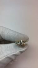Video laden en afspelen in Gallery-weergave, 3,01 karaat ideale geslepen echte diamanten verlovingsring met drie stenen
