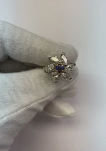 Video laden en afspelen in Gallery-weergave, Marquise diamanten ronde saffier ring bloem stijl 2,50 karaat tweekleurig
