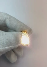 Video laden en afspelen in Gallery-weergave, Hoop stijl oorbellen ronde diamant wit goud 14K

