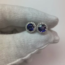 Video laden en afspelen in Gallery-weergave, Ronde Ceylon Sapphire Stud Earring Halo Diamant Goud 2.30 Ct
