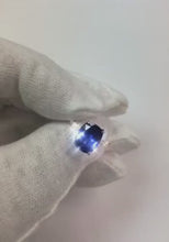 Video laden en afspelen in Gallery-weergave, diamant solitaire accenten ring smaragd blauwe saffier 4 karaat
