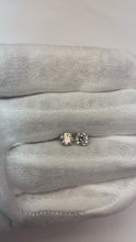 Video laden en afspelen in Gallery-weergave, 1,5 Ct Prong Set Ronde Natuurlijk Diamond Stud Earring Massief Wit Goud 14K
