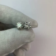 Video laden en afspelen in Gallery-weergave, Witgouden 14K sprankelende oorbellen met ronde geslepen diamanten van 4,00 ct
