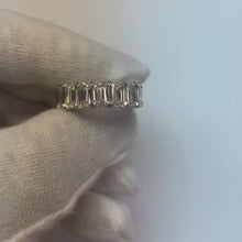 Video laden en afspelen in Gallery-weergave, Eternity Band 11.20 Karaat Emerald Cut Wit Goud 14K Nieuw
