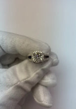 Video laden en afspelen in Gallery-weergave, 3.50 karaat kussen Diamant Solitaire Ring Split Shank sieraden Nieuw
